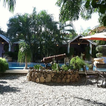 Palm Inn Hotel ปอร์โตแปรงซ์ ภายนอก รูปภาพ