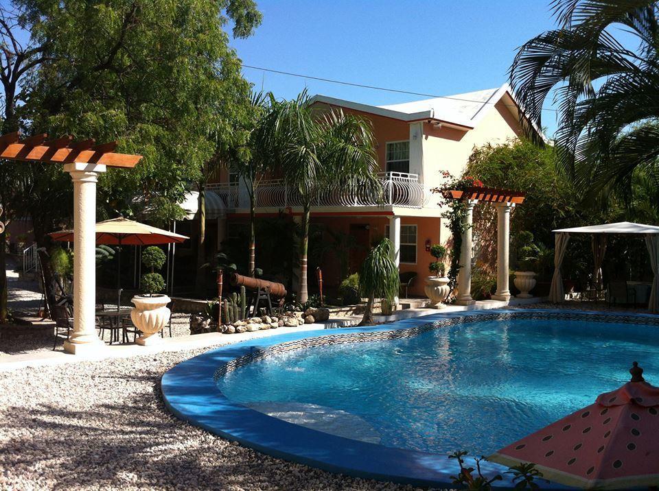 Palm Inn Hotel ปอร์โตแปรงซ์ ภายนอก รูปภาพ