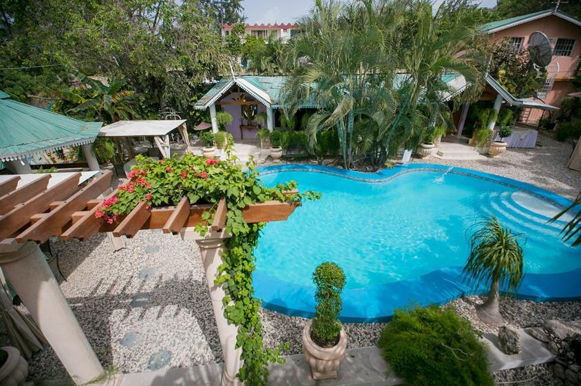 Palm Inn Hotel ปอร์โตแปรงซ์ ภายนอก รูปภาพ